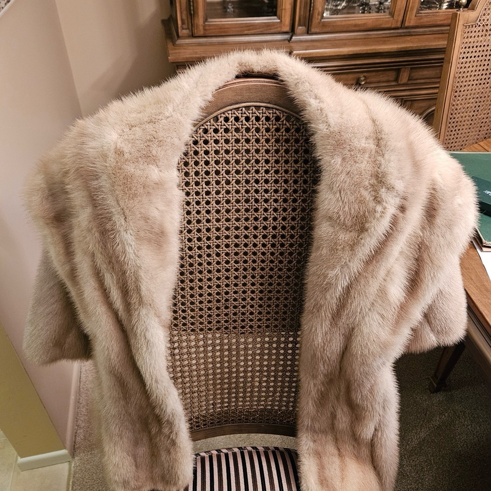 Chic Tan Tourmaline Fur Stole/Wrap